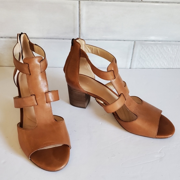 Clarks Shoes - Clarks 9 Tan Leather Deloria Fae Resortwear Vacation T Strap Stack Heel Sandal